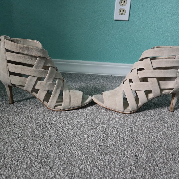 Kenneth Cole Beige Strappy Heels - Picture 6 of 8